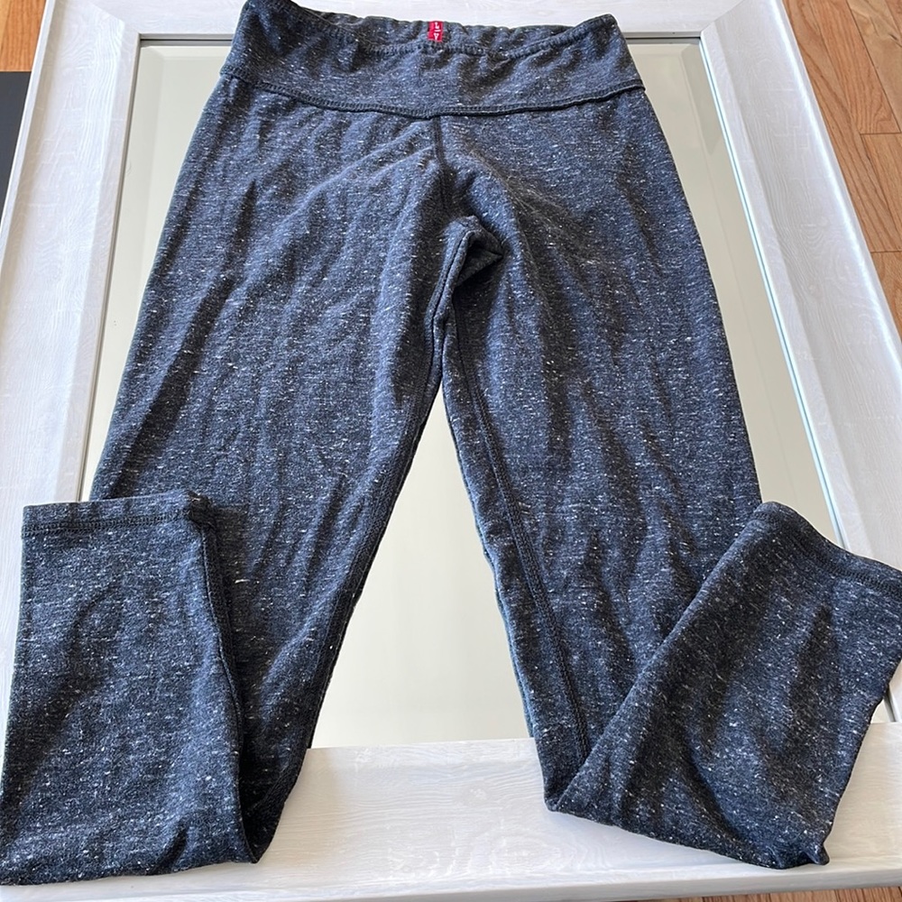 GRAY LEGGINGS